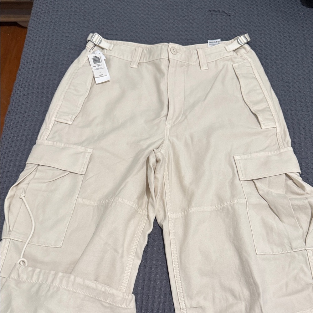Aritzia TNA cargos